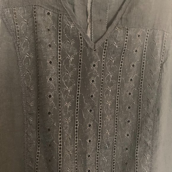 🔥 2/$22 🔥 V-neck Ruffled Tank Top - Picture 5 of 6